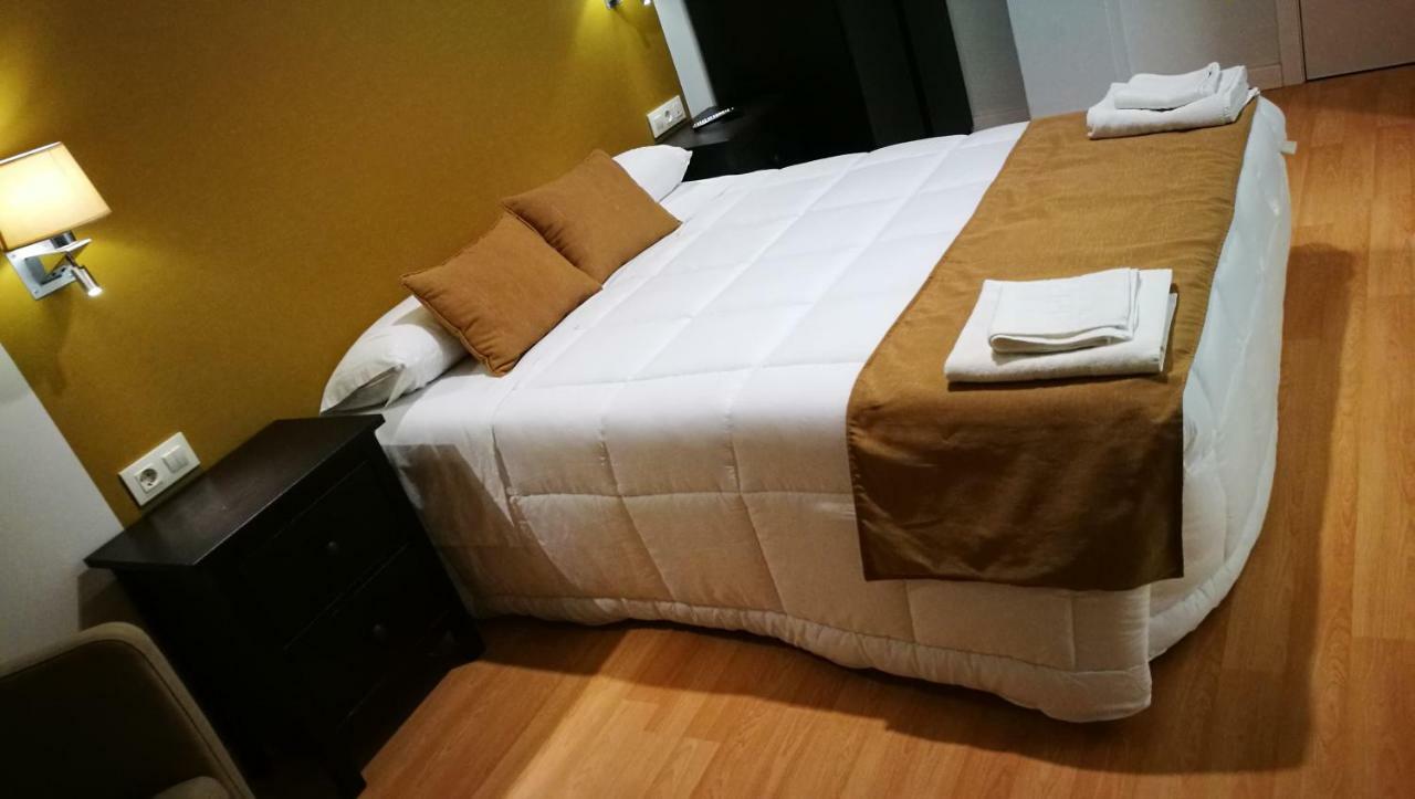 נבלמוראל דה לה מאטה Hotel Moya מראה חיצוני תמונה