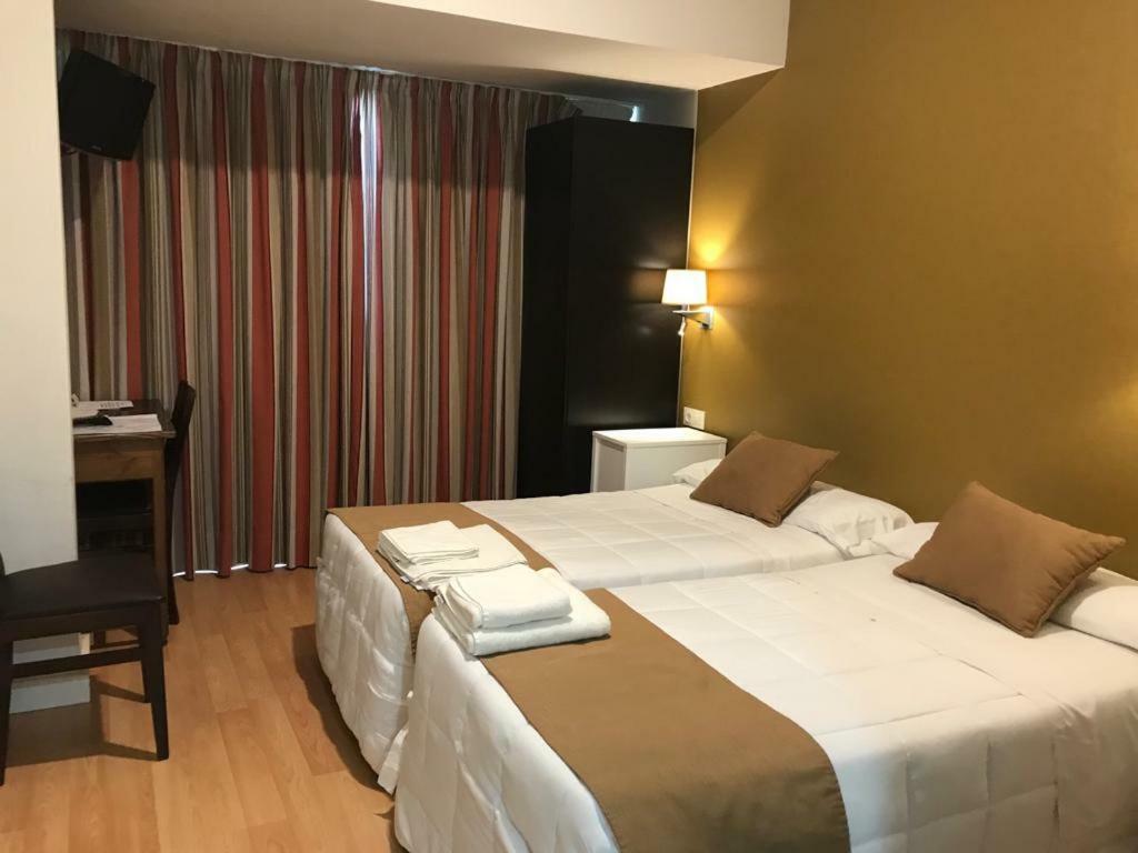 נבלמוראל דה לה מאטה Hotel Moya מראה חיצוני תמונה