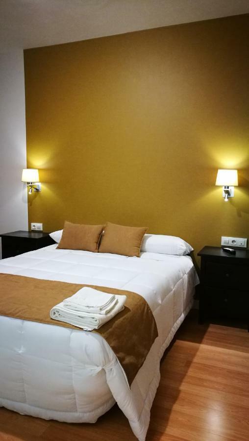 נבלמוראל דה לה מאטה Hotel Moya מראה חיצוני תמונה