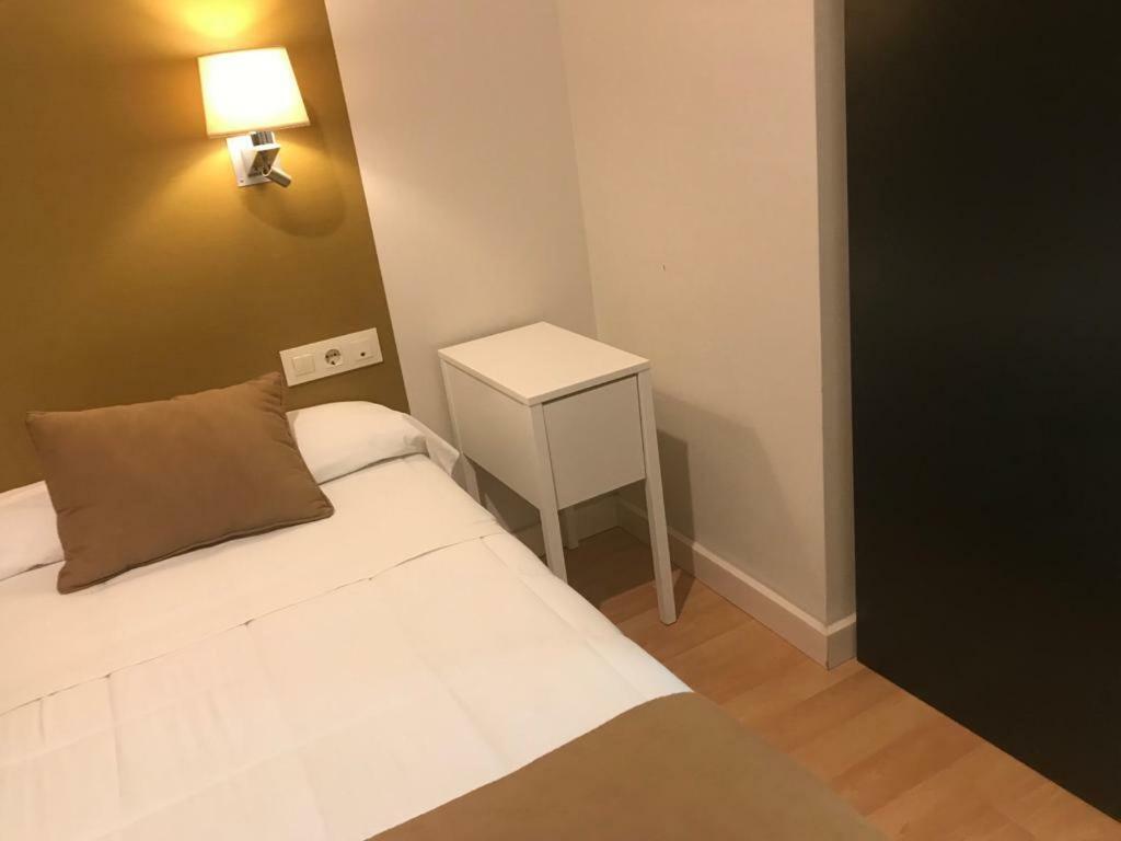 נבלמוראל דה לה מאטה Hotel Moya מראה חיצוני תמונה