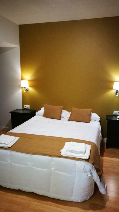 נבלמוראל דה לה מאטה Hotel Moya מראה חיצוני תמונה