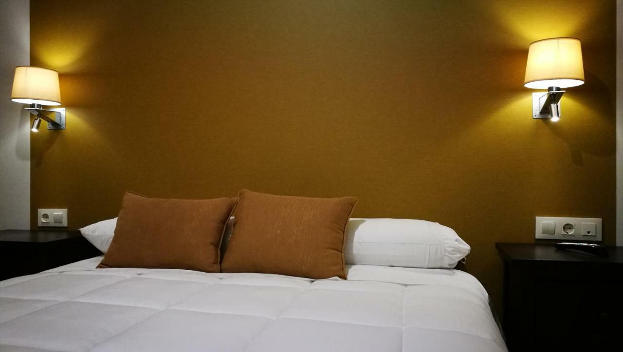 נבלמוראל דה לה מאטה Hotel Moya מראה חיצוני תמונה
