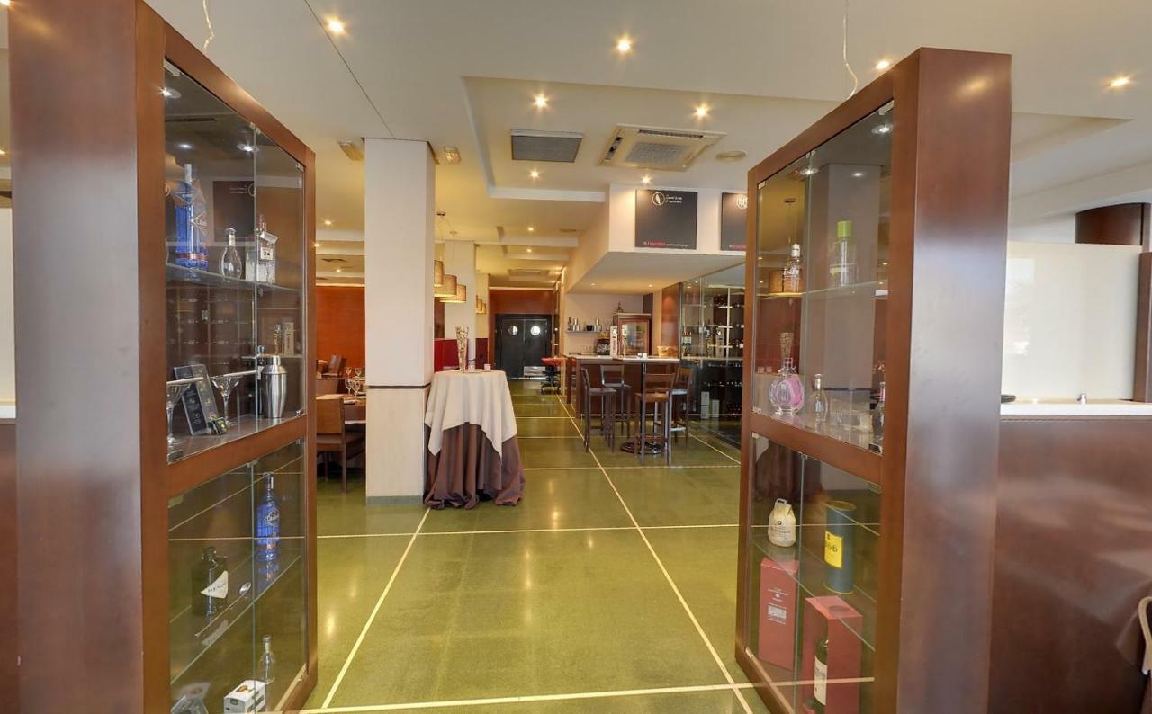 נבלמוראל דה לה מאטה Hotel Moya מראה חיצוני תמונה