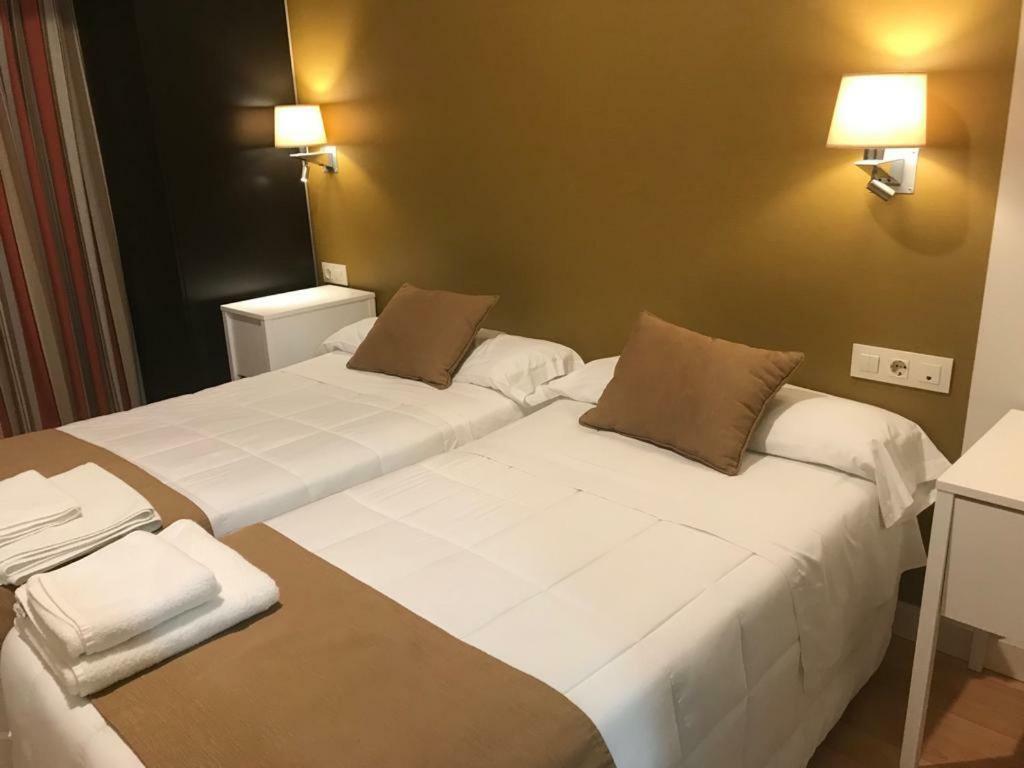 נבלמוראל דה לה מאטה Hotel Moya מראה חיצוני תמונה