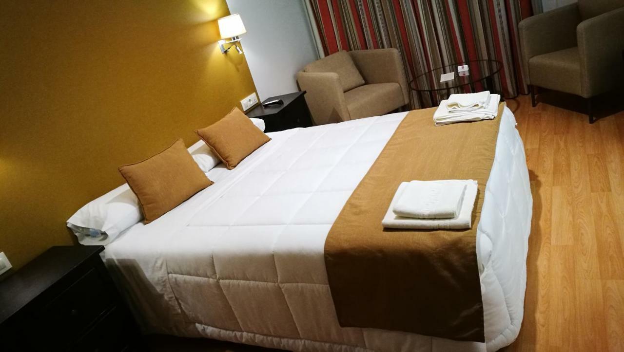 נבלמוראל דה לה מאטה Hotel Moya מראה חיצוני תמונה