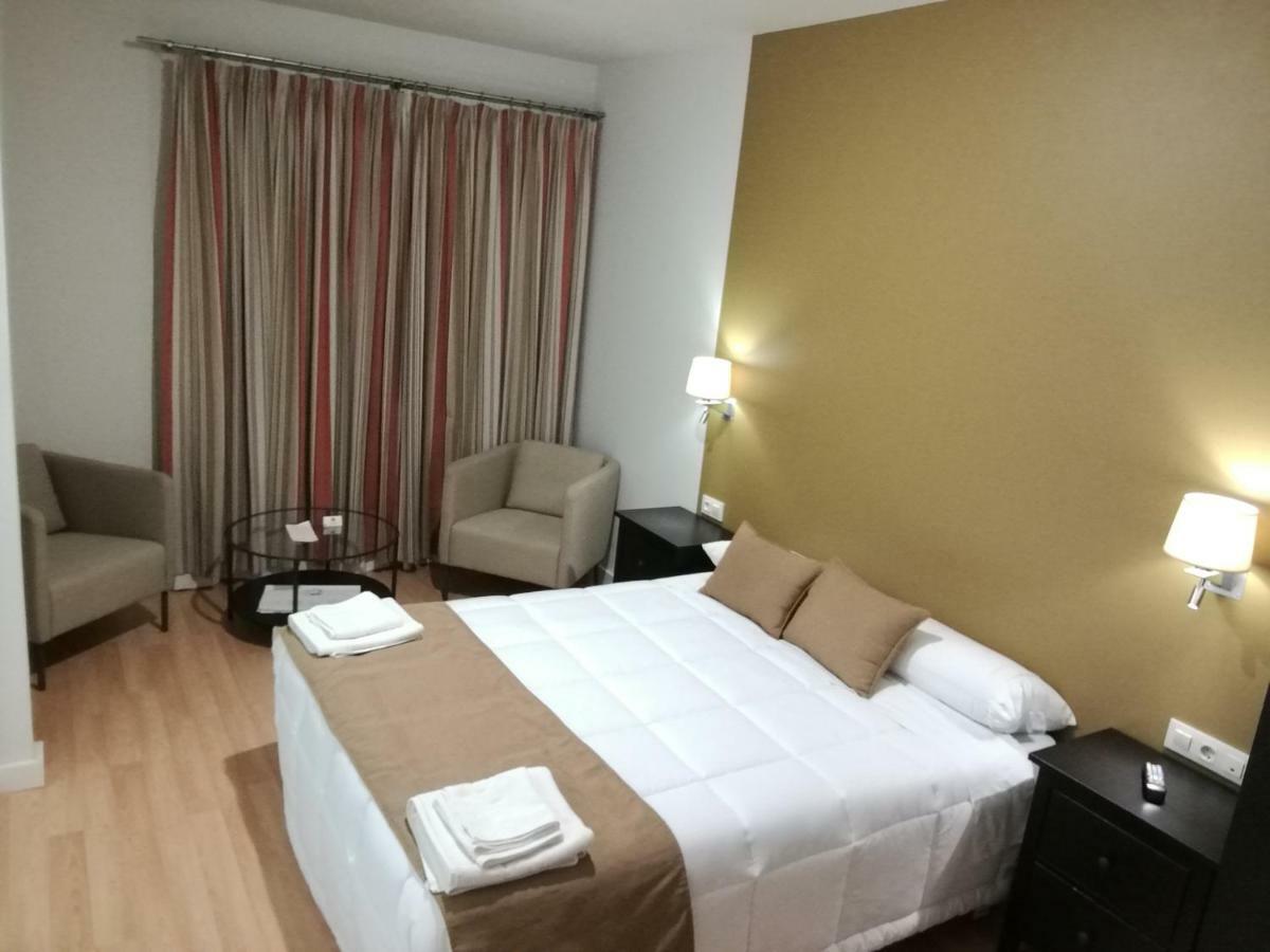 נבלמוראל דה לה מאטה Hotel Moya מראה חיצוני תמונה
