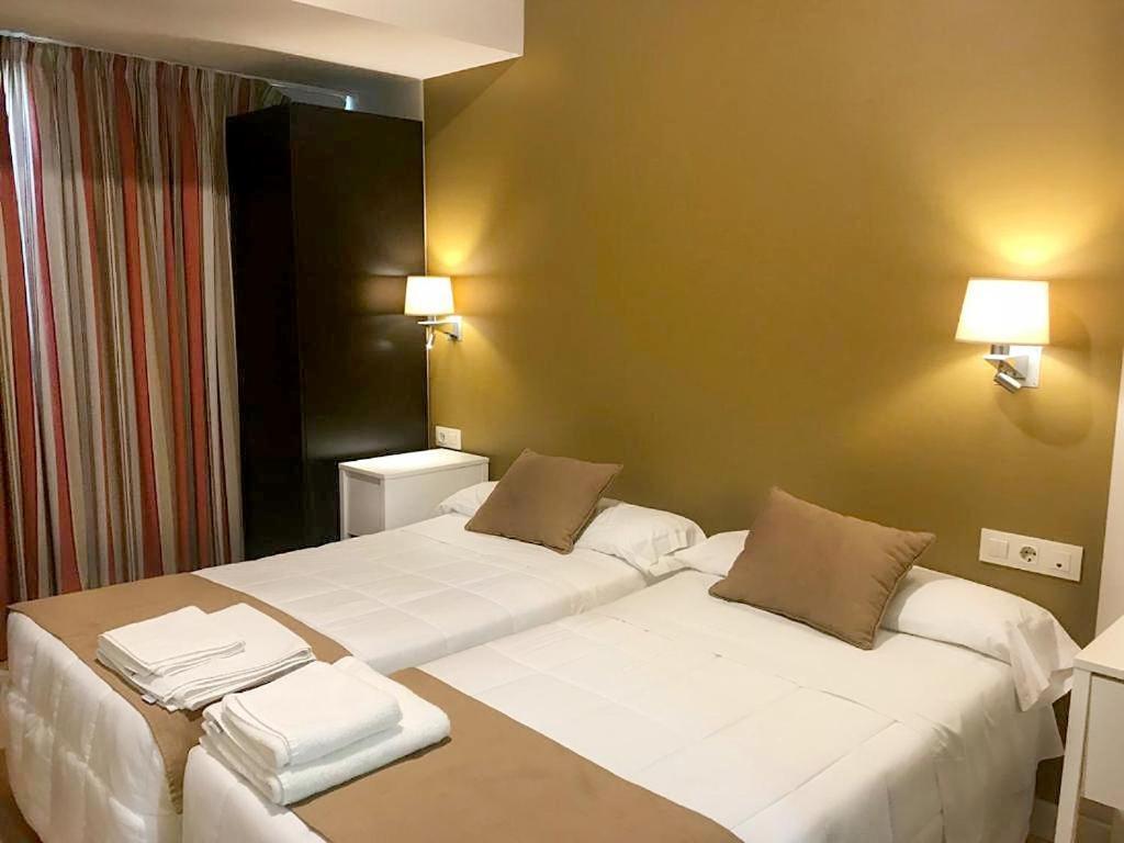 נבלמוראל דה לה מאטה Hotel Moya מראה חיצוני תמונה