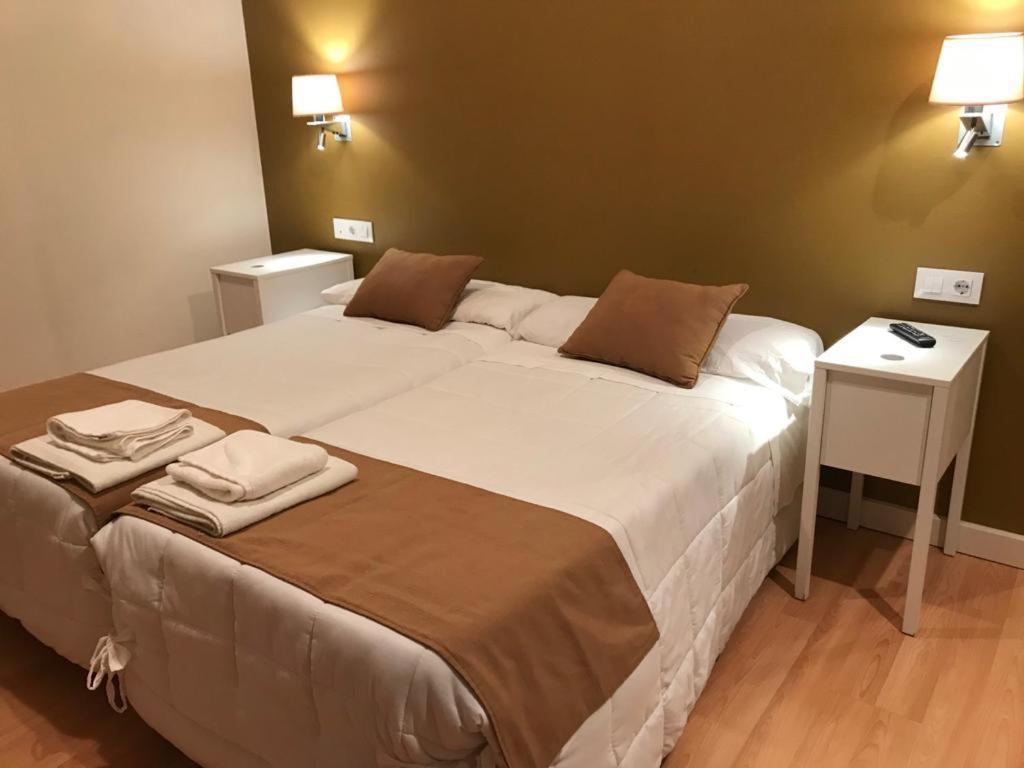 נבלמוראל דה לה מאטה Hotel Moya מראה חיצוני תמונה