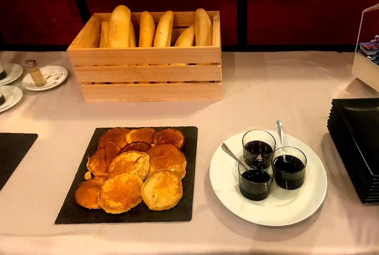 נבלמוראל דה לה מאטה Hotel Moya מראה חיצוני תמונה